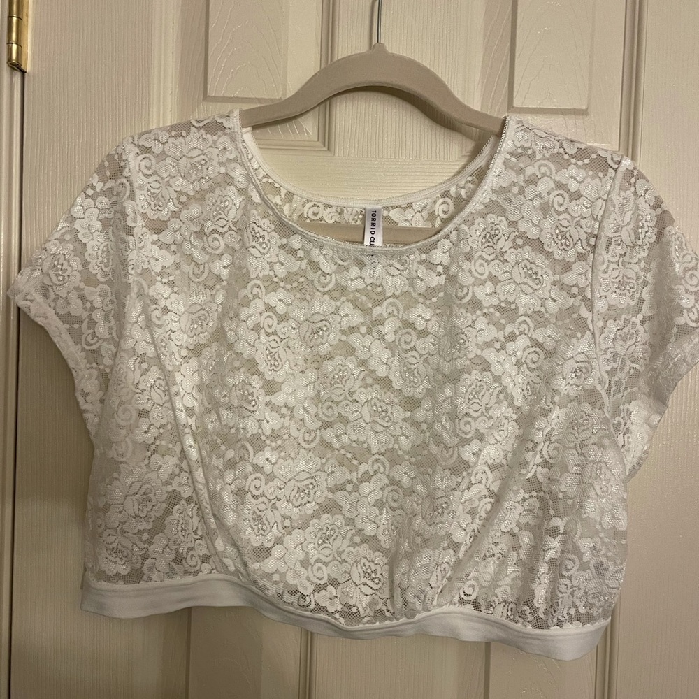 torrid White Lace Cropped Top